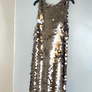 Matte silver 💍 super fun and flirty dress! it’s sparkly ✨🎇 and very stretchy!